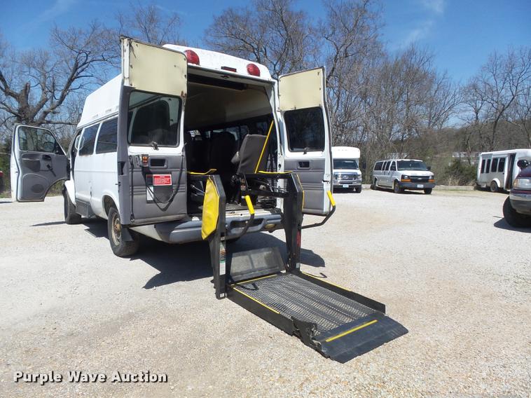 image for item K7677 2000 Dodge Ram Van 3500 handicap accessible van