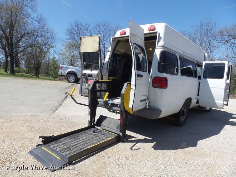 image for item K7677 2000 Dodge Ram Van 3500 handicap accessible van