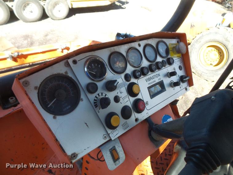 image for item L3647 1999 Hamm HD70 double drum roller