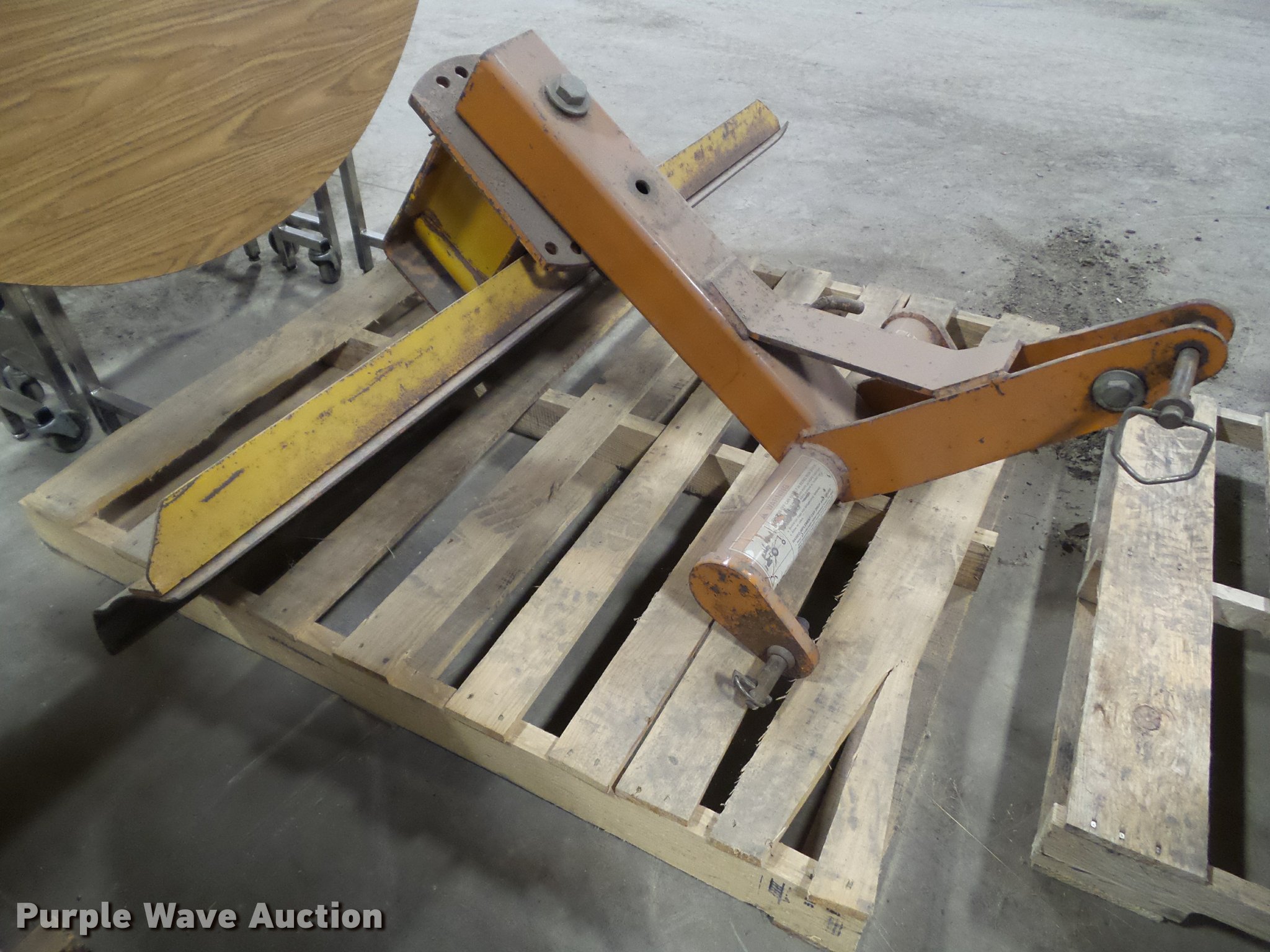 Blade in Des Moines, IA Item CB9919 sold Purple Wave