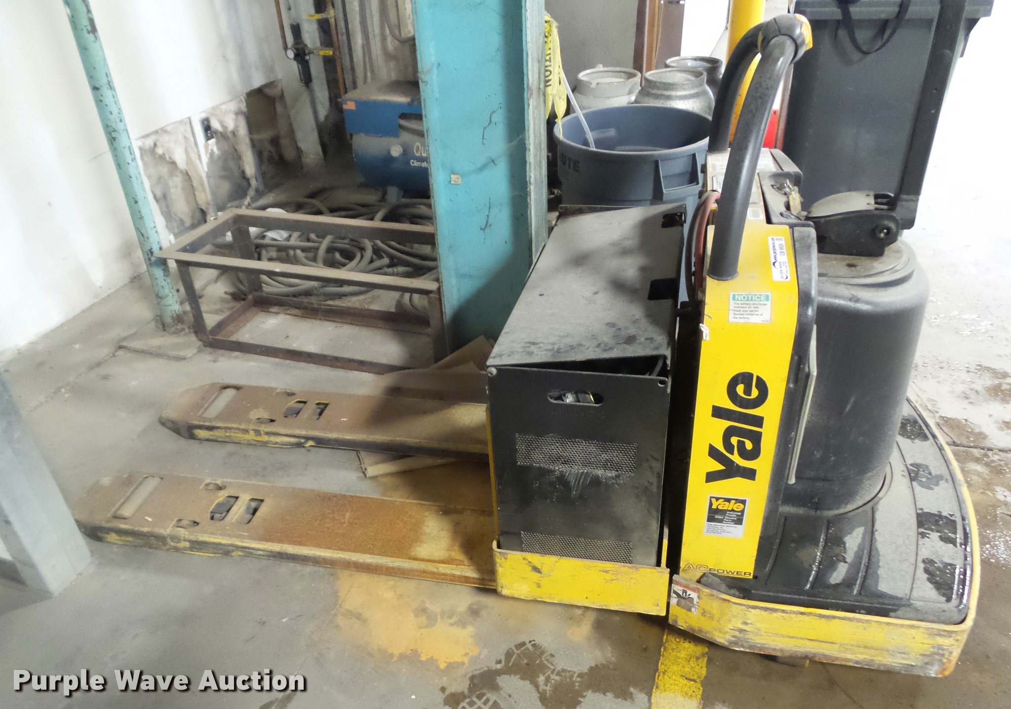 Yale forklift in Des Moines, IA Item CB9926 sold Purple Wave