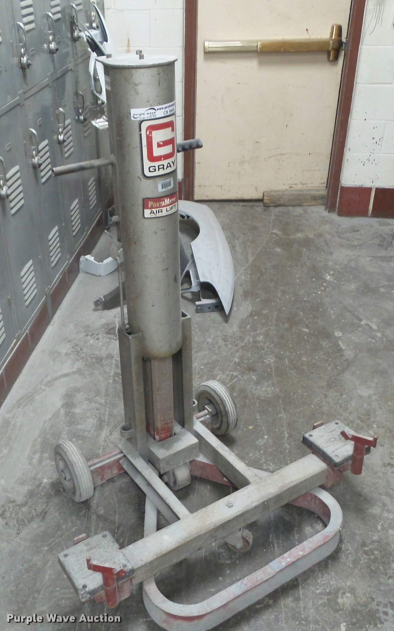 Gray Portamatic air lift in Des Moines, IA Item CB9944 sold Purple Wave