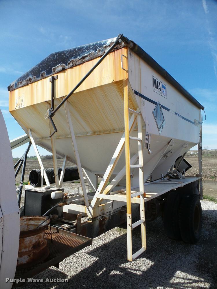 image for item DA1894 1979 GMC 7000 tender truck