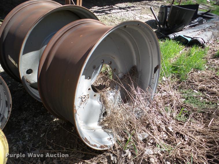 image for item DA1896 (4) John Deere wheels