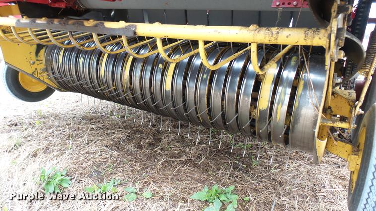 image for item DA2229 1991 New Holland 660 round baler