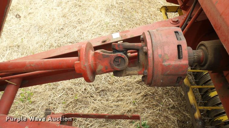 image for item DA2229 1991 New Holland 660 round baler