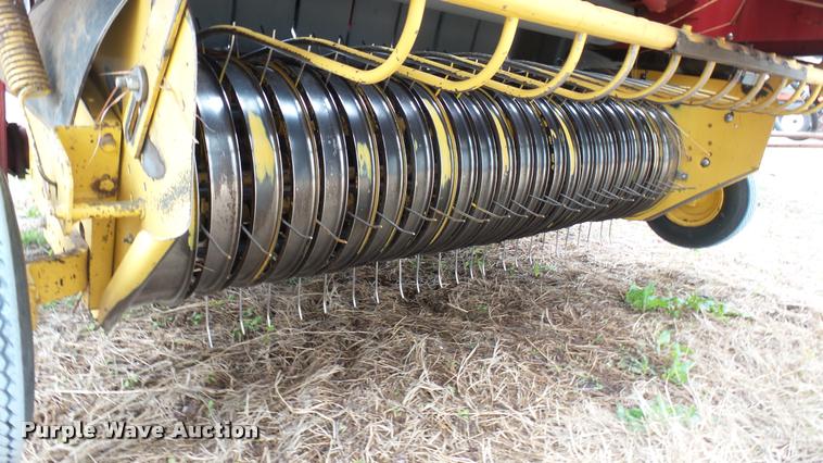 image for item DA2229 1991 New Holland 660 round baler