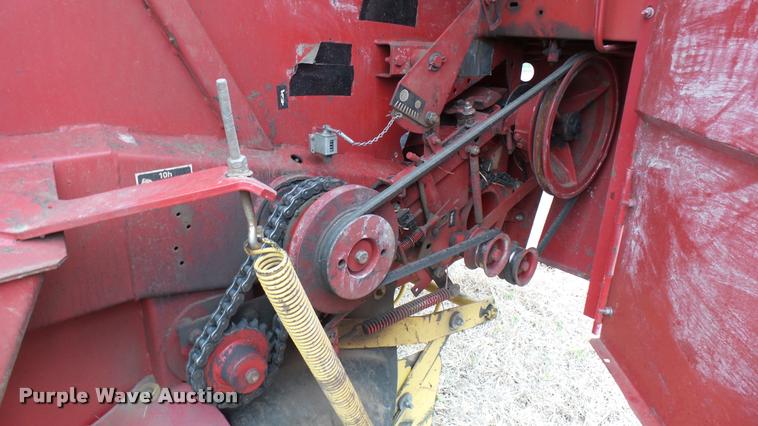 image for item DA2229 1991 New Holland 660 round baler