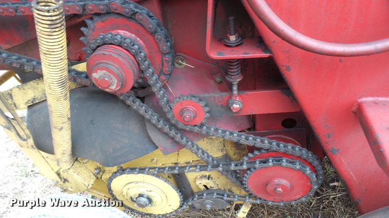 image for item DA2229 1991 New Holland 660 round baler