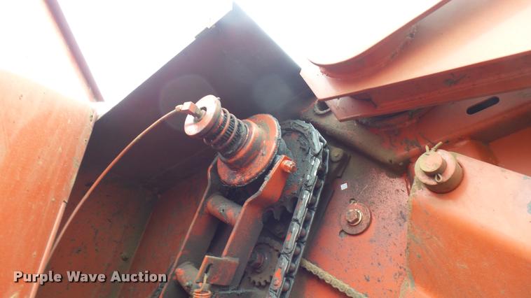 image for item DA2229 1991 New Holland 660 round baler