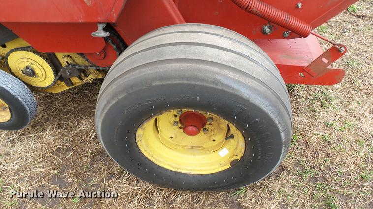 image for item DA2229 1991 New Holland 660 round baler