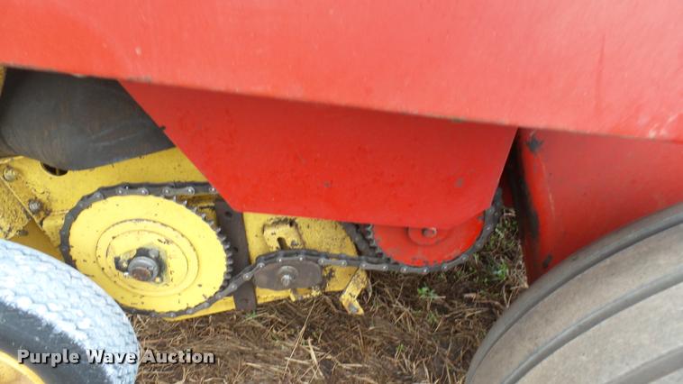 image for item DA2229 1991 New Holland 660 round baler