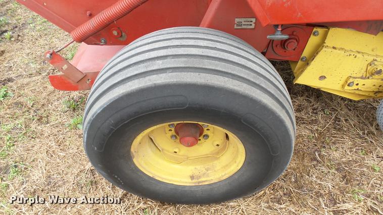 image for item DA2229 1991 New Holland 660 round baler