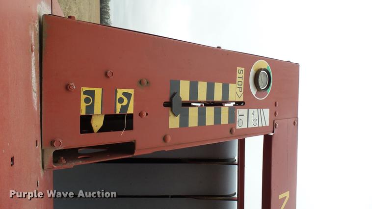 image for item DA2229 1991 New Holland 660 round baler