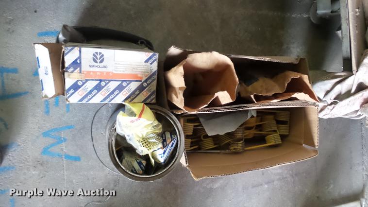 image for item DA2229 1991 New Holland 660 round baler