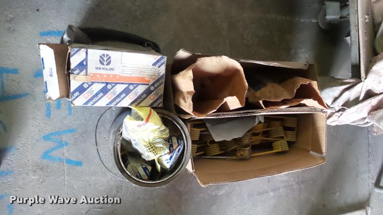 image for item DA2229 1991 New Holland 660 round baler