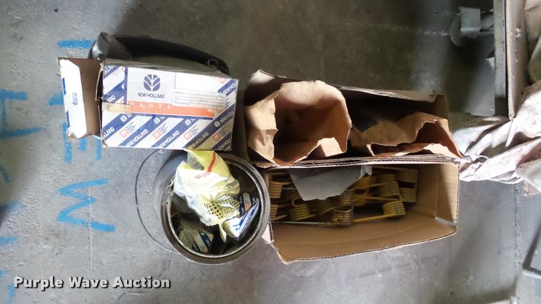 image for item DA2229 1991 New Holland 660 round baler