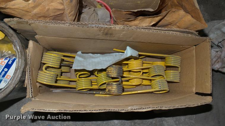 image for item DA2229 1991 New Holland 660 round baler