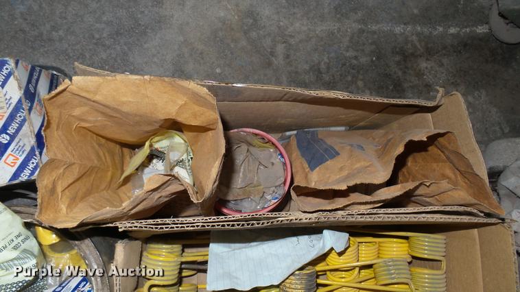 image for item DA2229 1991 New Holland 660 round baler