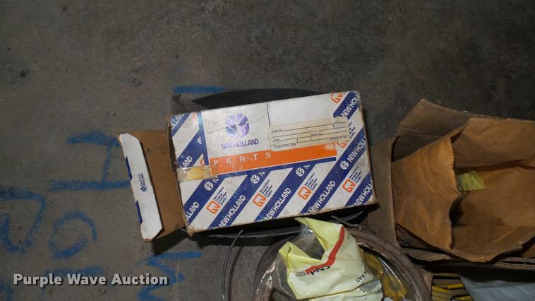 image for item DA2229 1991 New Holland 660 round baler