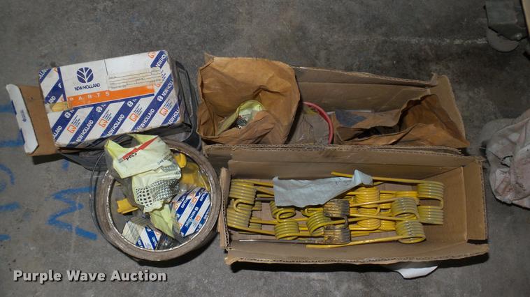 image for item DA2229 1991 New Holland 660 round baler