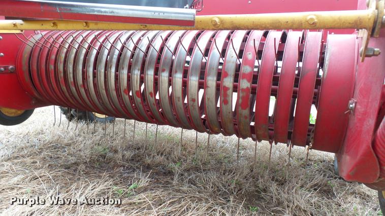 image for item DA2230 New Holland 166 windrow inverter