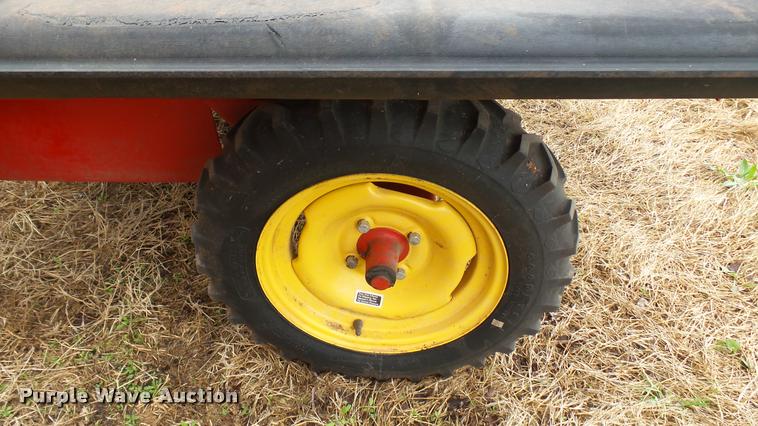 image for item DA2230 New Holland 166 windrow inverter