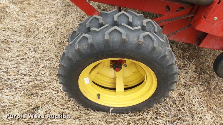 image for item DA2230 New Holland 166 windrow inverter