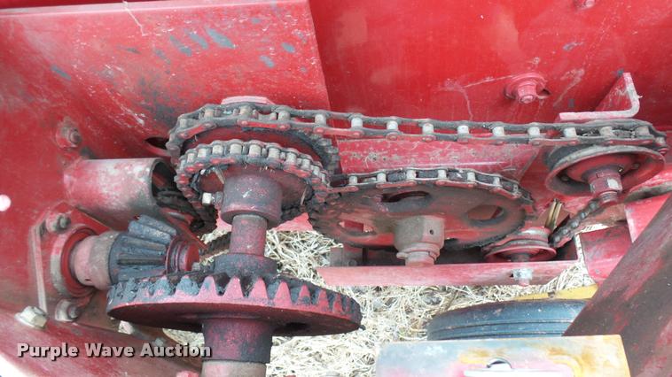 image for item DA2230 New Holland 166 windrow inverter