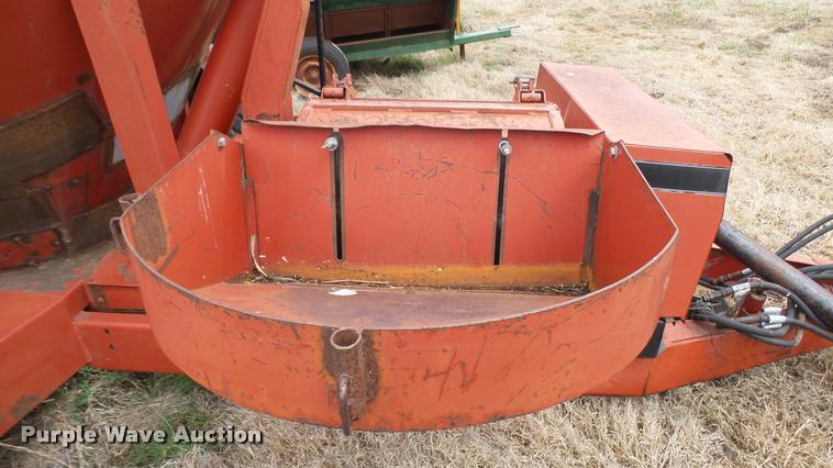 image for item DA2236 Case IH 1350 feed mixer/grinder