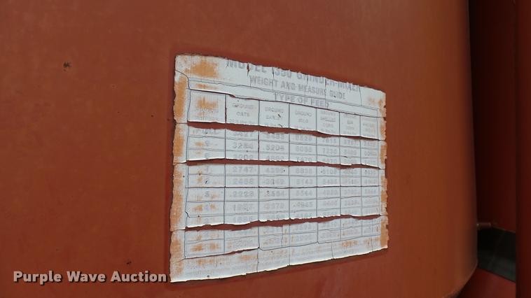 image for item DA2236 Case IH 1350 feed mixer/grinder