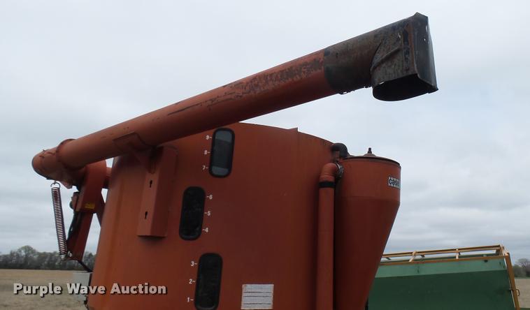 image for item DA2236 Case IH 1350 feed mixer/grinder