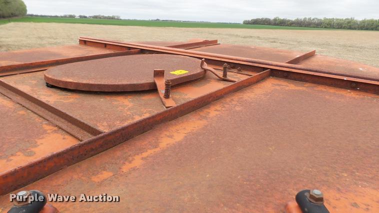 image for item DA2236 Case IH 1350 feed mixer/grinder