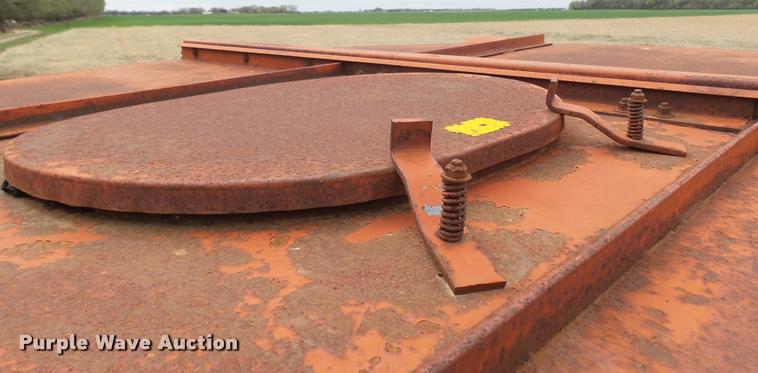 image for item DA2236 Case IH 1350 feed mixer/grinder