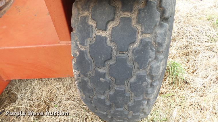 image for item DA2236 Case IH 1350 feed mixer/grinder