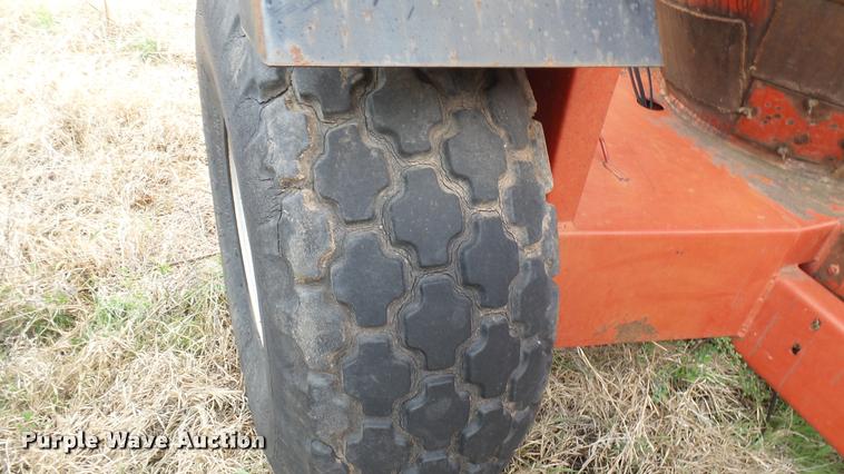 image for item DA2236 Case IH 1350 feed mixer/grinder