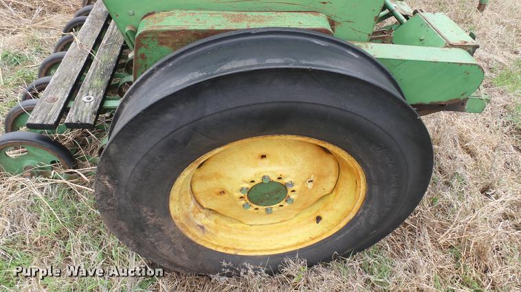 image for item DA2237 John Deere D208C grain drill
