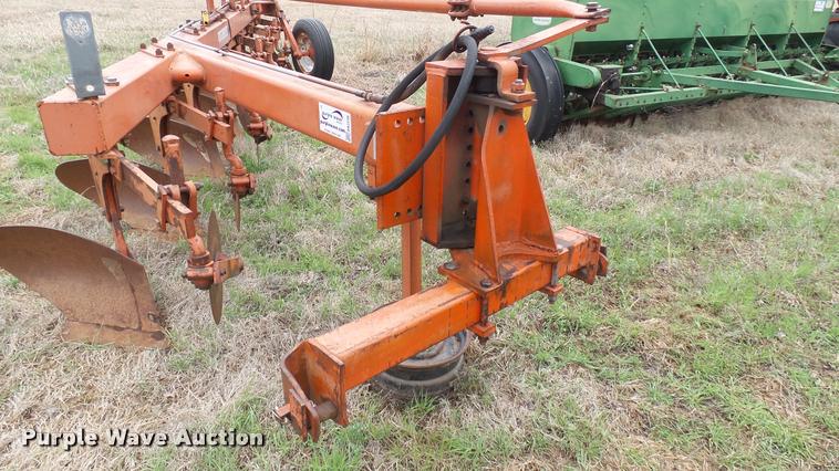 image for item DA2238 Allis Chalmers 2000 seven bottom plow