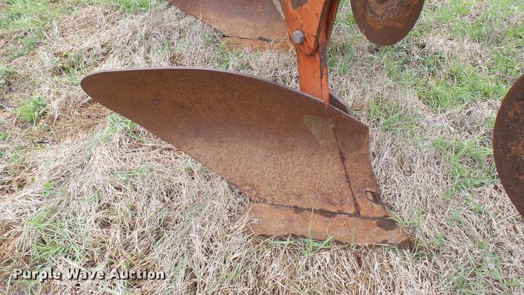 image for item DA2238 Allis Chalmers 2000 seven bottom plow