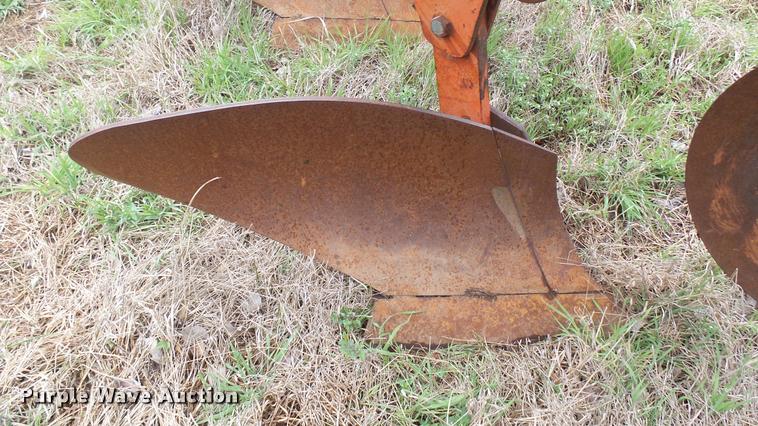 image for item DA2238 Allis Chalmers 2000 seven bottom plow