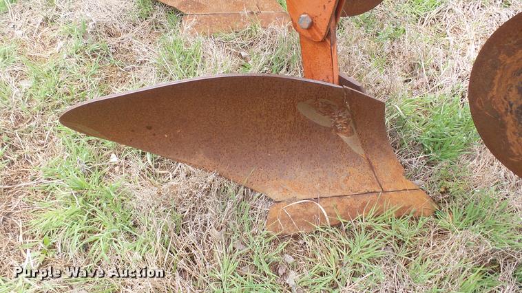 image for item DA2238 Allis Chalmers 2000 seven bottom plow