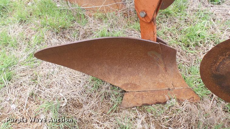 image for item DA2238 Allis Chalmers 2000 seven bottom plow
