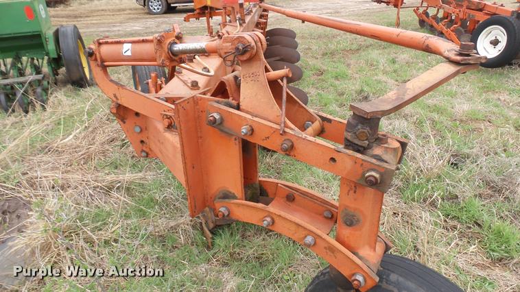 image for item DA2238 Allis Chalmers 2000 seven bottom plow