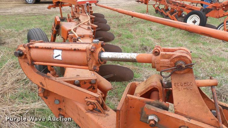 image for item DA2238 Allis Chalmers 2000 seven bottom plow
