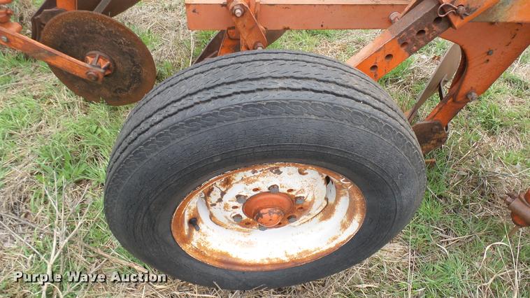 image for item DA2238 Allis Chalmers 2000 seven bottom plow