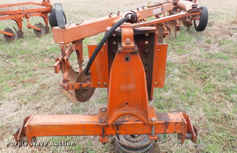 image for item DA2238 Allis Chalmers 2000 seven bottom plow