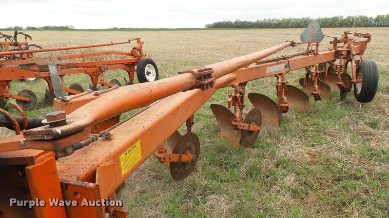 image for item DA2238 Allis Chalmers 2000 seven bottom plow