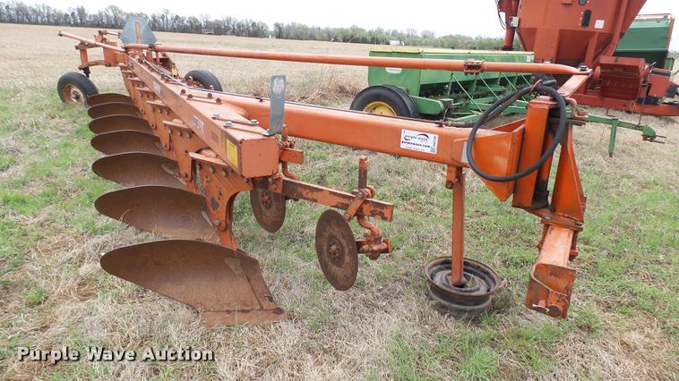 image for item DA2238 Allis Chalmers 2000 seven bottom plow