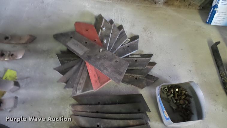 image for item DA2238 Allis Chalmers 2000 seven bottom plow