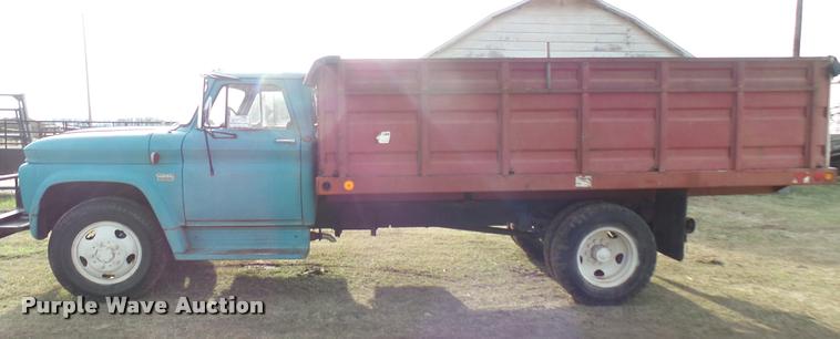 image for item DA2244 1966 GMC 4000 grain truck